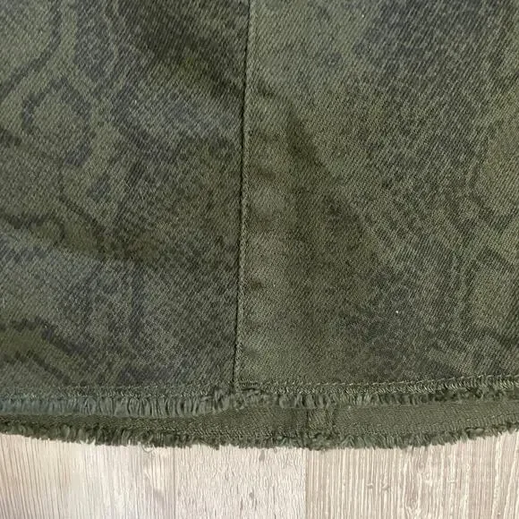 NWT Hollister Mini Skirt Size 9 29 Denim Cut Off Jean Snake Ultra High Rise - Picture 14 of 14